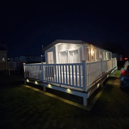 8 Berth Caravan - Blue Dolphin - Filey